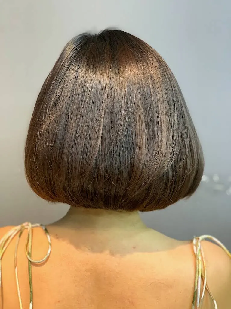 Smooth, glossy bob after damaged hair repair at Nien Is New hair salon in Da Nang